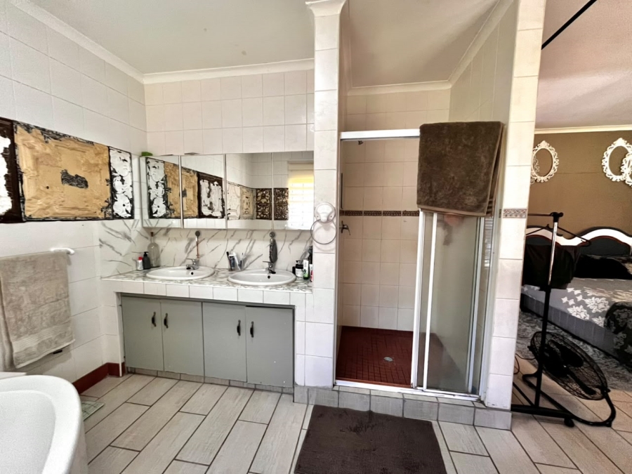 To Let 4 Bedroom Property for Rent in Cashan North West
